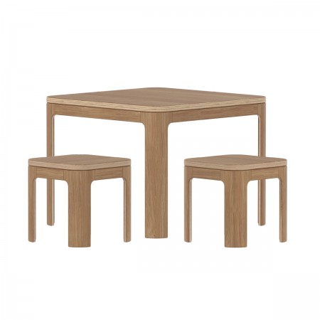 Table de jeux et tabourets...