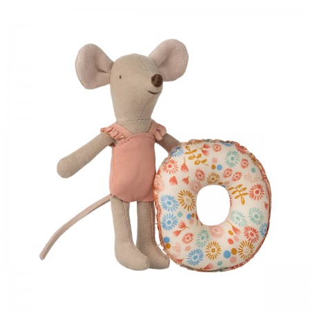 Souris petite soeur avec...