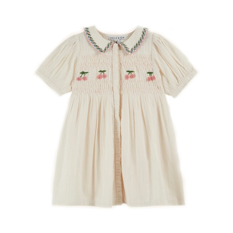 Robe brodée et smockée...